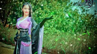 庭前万花忘枯荣，缱绻仙谷不知年。——秦风万花 出镜：清歌拂梁尘