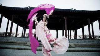 走过三生路，终老恶人谷。出镜：君瞳