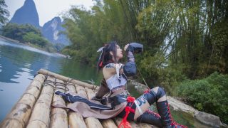 任凭世人笑我癫，狂叹红尘游世间。出镜：白不白衣