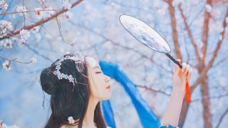 西子湖畔西子情，楼外楼中雨霖铃。画廊绣舫霓裳舞，小桥流水叶娉婷。出镜：阿八八八w