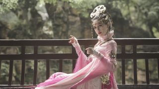 七秀成女 出镜： 弥拉