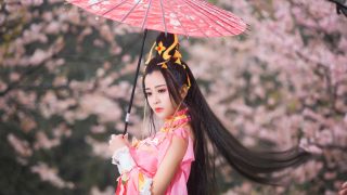 花台欲暮春辞去,落花起作回风舞 出镜：月出东君