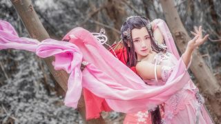 紫衣罗裳尽浮华 且行天都抑通达 笑醉君王依鸾帐 黛眉浅粉羞娇花 出镜：岽篱_