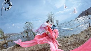 霍如羿射九日落，矫如群帝骖龙翔。 来如雷霆收震怒，罢如江海凝清光。出镜：天曌