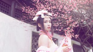 人面不知何处去，桃花依旧笑春风。 出镜： 折西西Jersey