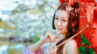 秦风秀姐 出镜： 长槐下的二狗