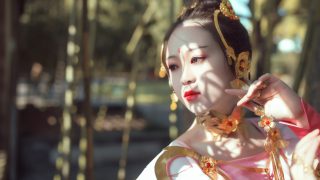 绛河应远别，黄鹄来相迎 出镜： 熊耳朵