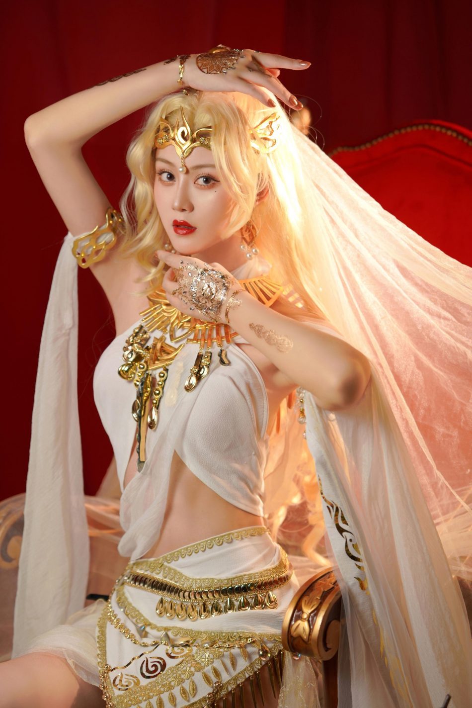 6985109474511952904-11