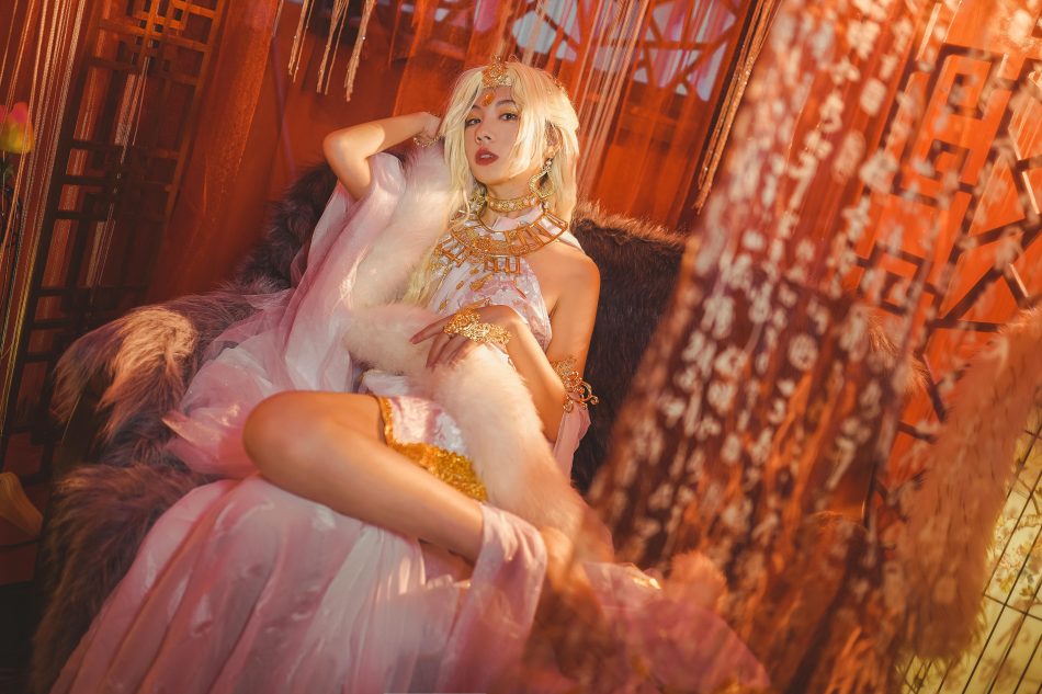 6979119970680577038-6