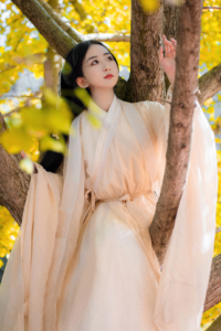 尽日苔阶閒不扫，满园银杏落秋风。 出镜：你的扶摇姑娘