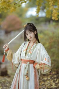 师傅，小师妹又溜下山买酒喝去了！！ 出镜：双木嘉容
