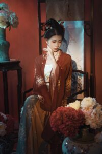 绣面芙蓉一笑开，斜飞宝鸭衬香腮 出镜：悦迟魔女