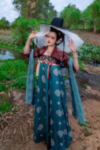 暮春之郊 出镜：菌菇