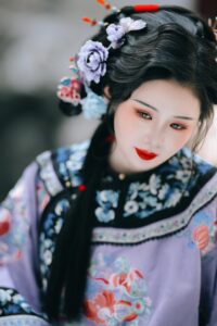 “她还陷在 那段隔世经年的梦里” 出镜：-司妤