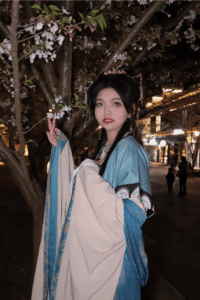 一夜鱼龙舞,宝马雕车香满路 出镜：咩家颜酒荼
