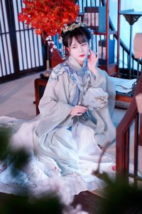 #汉服##谷雨# 年年谷雨愁春晚，况是江湖两鬓华。